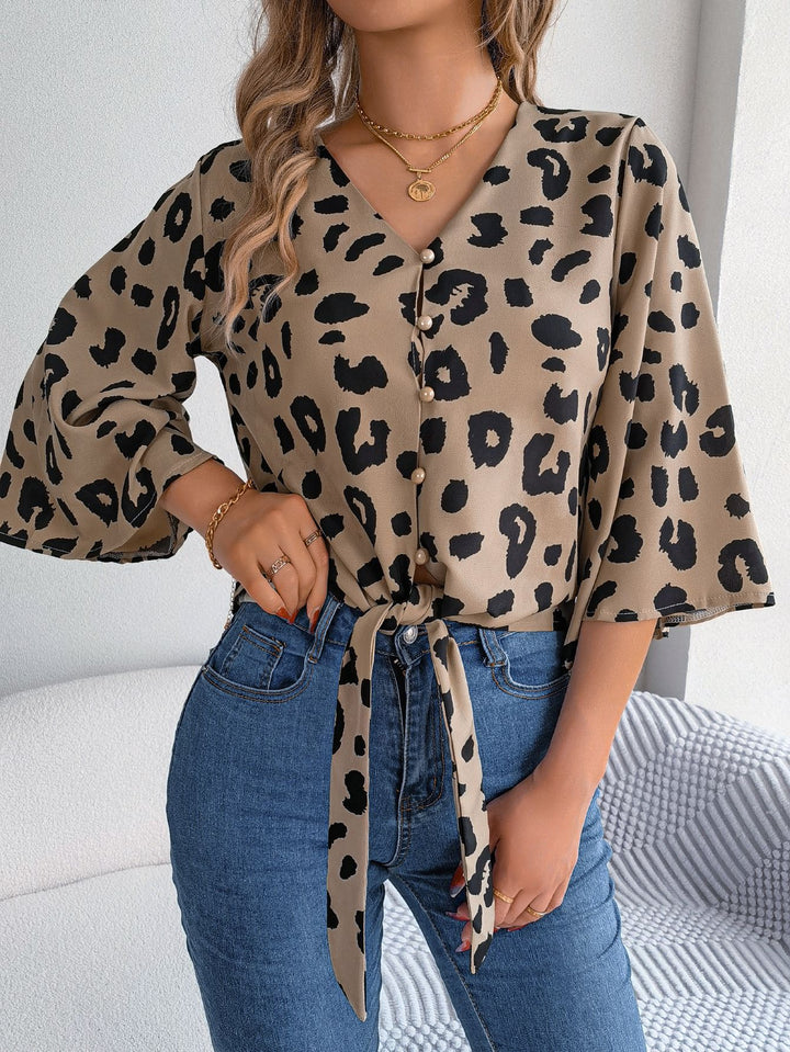Cassidy | Dierlijke Print Blouse met Strik