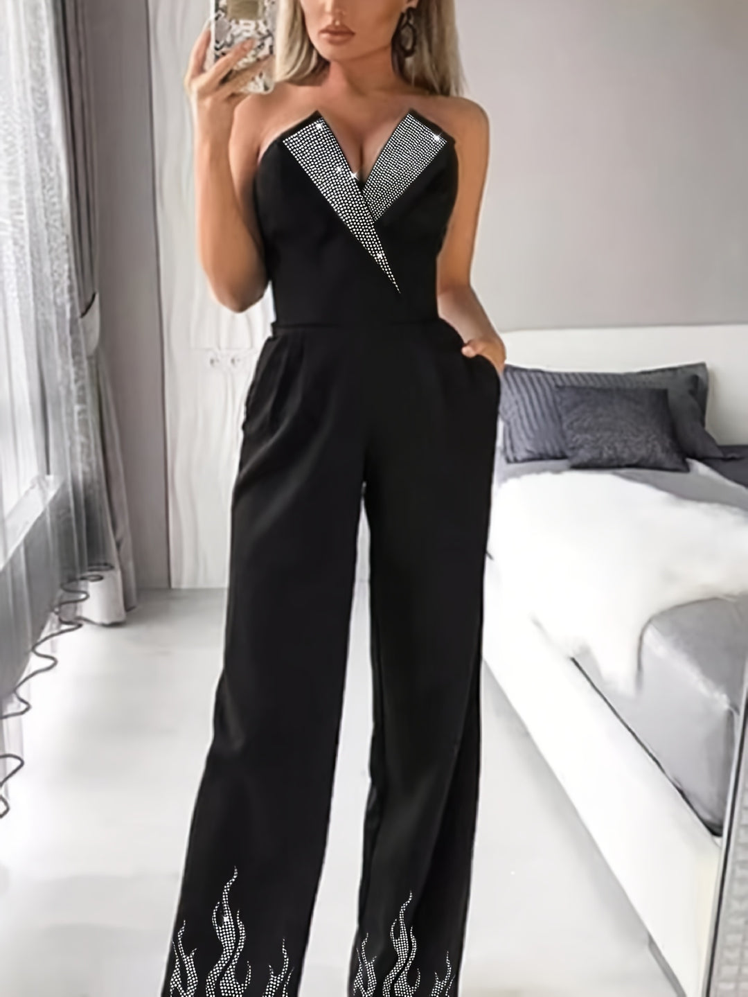 Celine | Elegante Strapless Jumpsuit met Strass Versiering en Vlammen Design