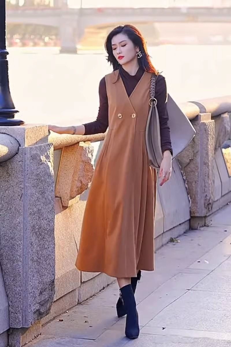 Floor | Elegante Mouwloze Midi-Jurk met V-Hals