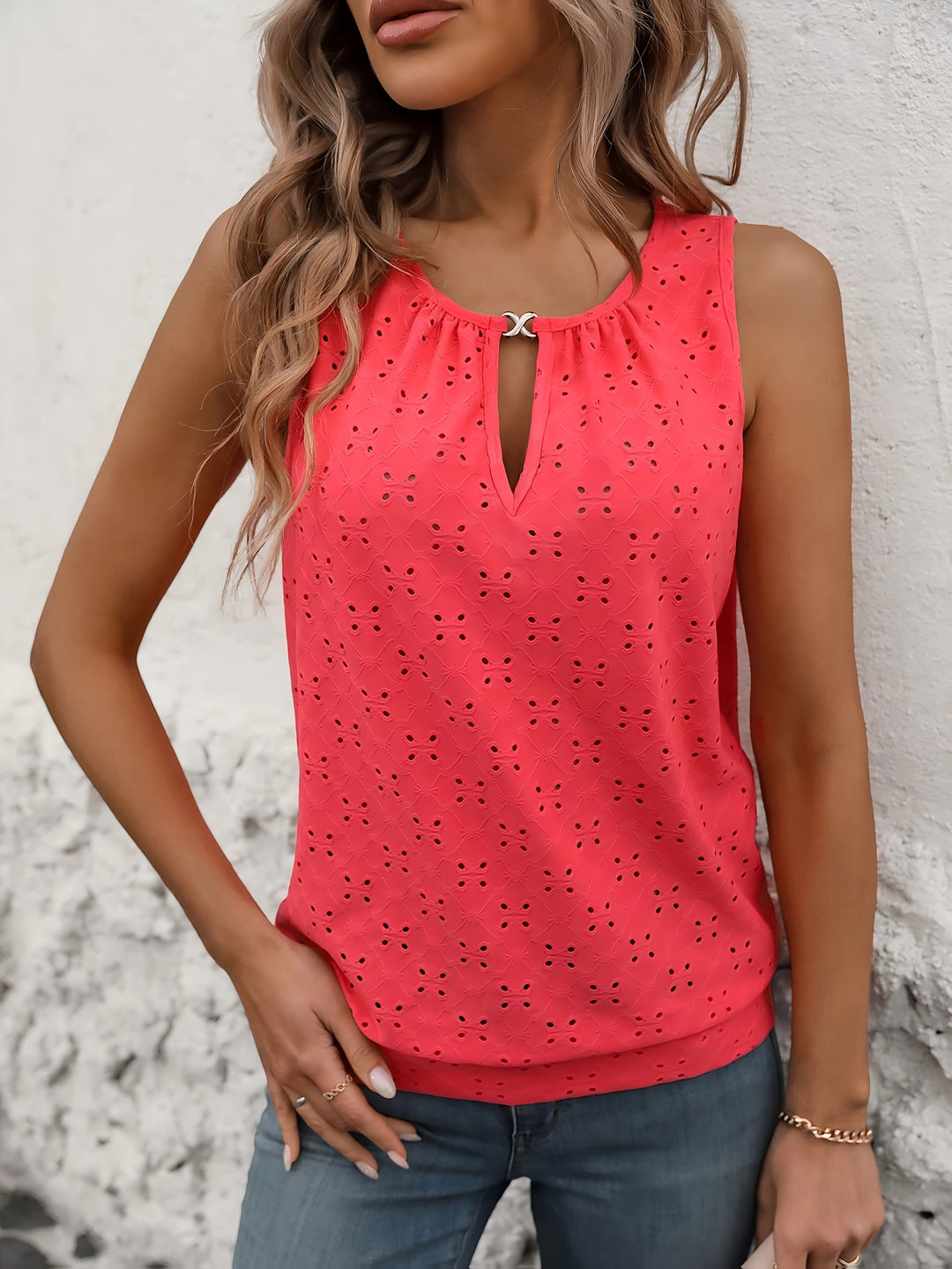 Harper | Elegante Mouwloze Top met Borduursel en Sleutelgatdetail
