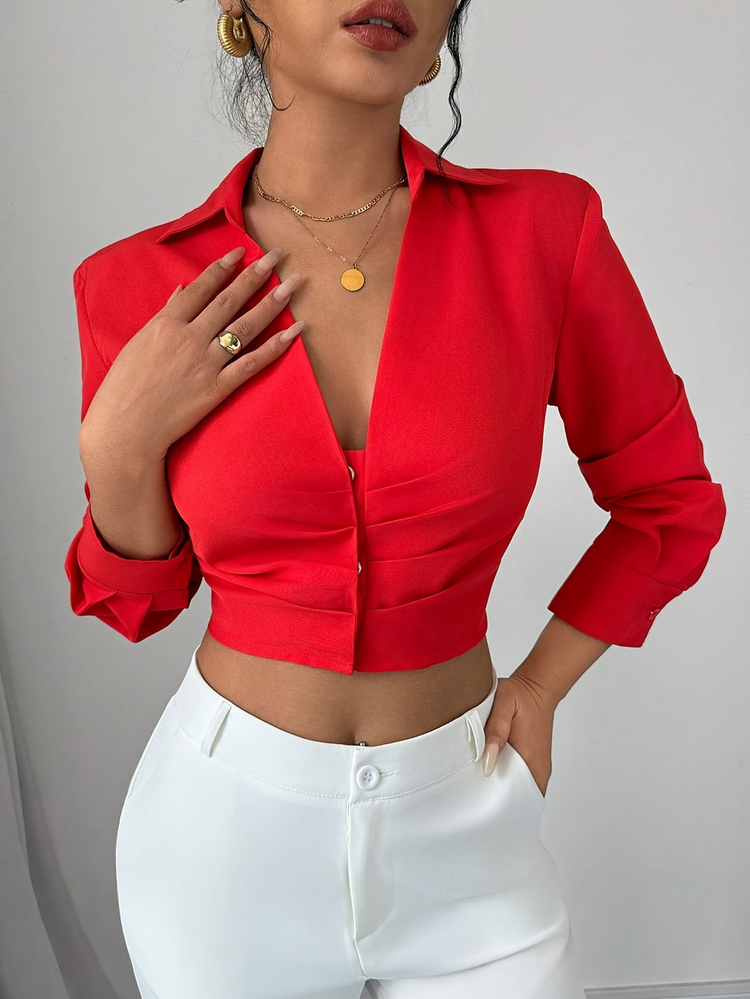 Lucy | Elegante Rode Crop Top Blouse met Diepe V-Hals