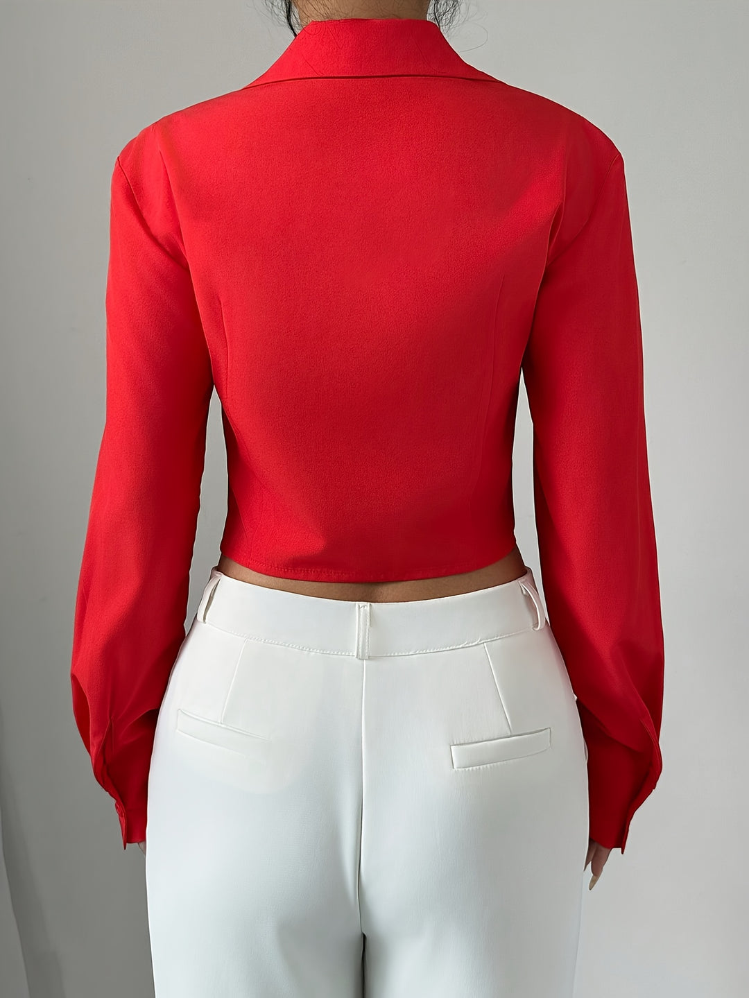 Lucy | Elegante Rode Crop Top Blouse met Diepe V-Hals