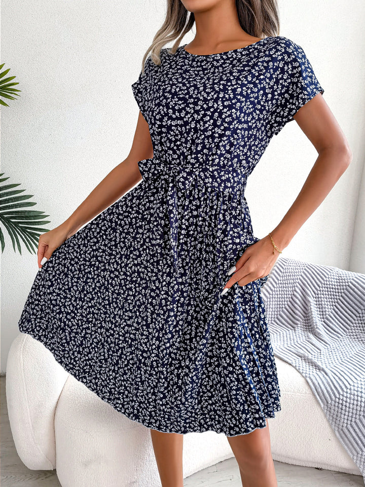 Nancy | Elegante Bloemenjurk met Plissé Rok en Ceintuur