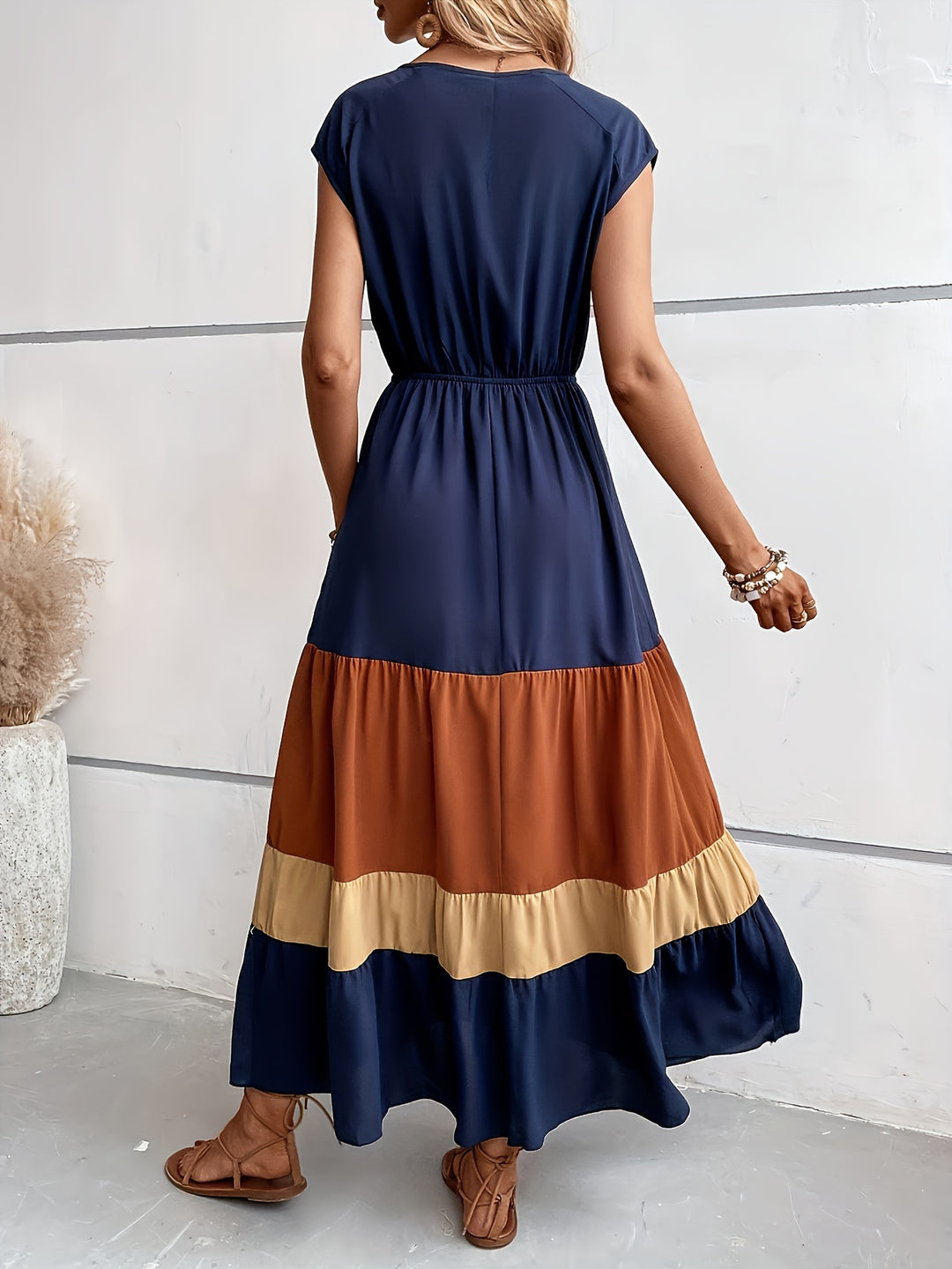 Norah | Elegante Maxi Jurk met Kleurenblokken en V-Hals